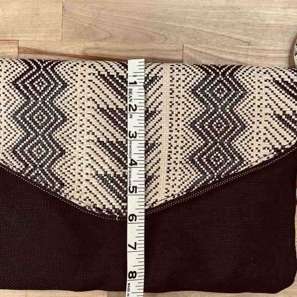 EXPRESS Envelope Faux Snakeskin Clutch - Picture 13 of 15